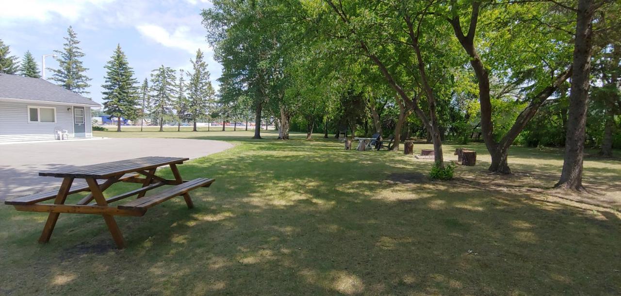Sunset Motel Portage la Prairie Exterior photo